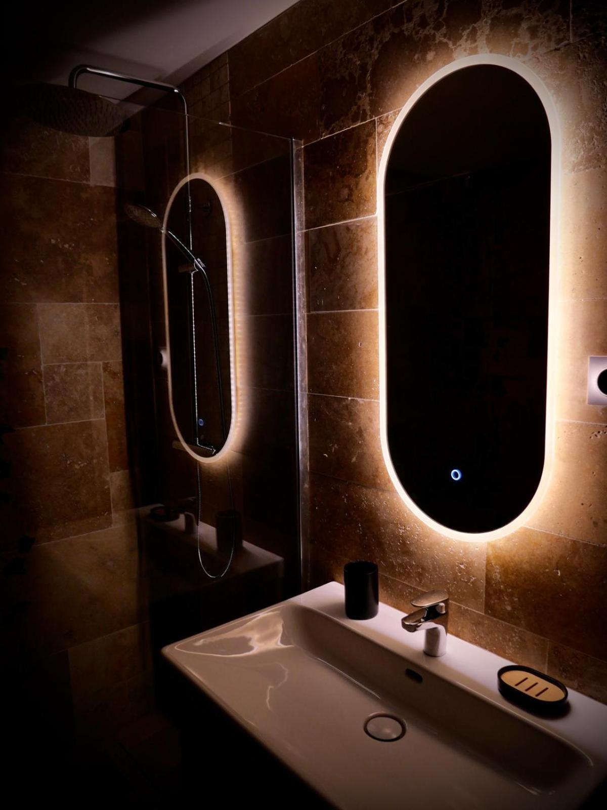 Maison Prestige Le Donjon Des Plaisirs Jacuzzi Montluel Экстерьер фото