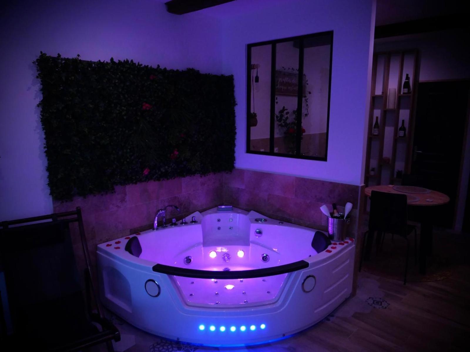 Maison Prestige Le Donjon Des Plaisirs Jacuzzi Montluel Экстерьер фото