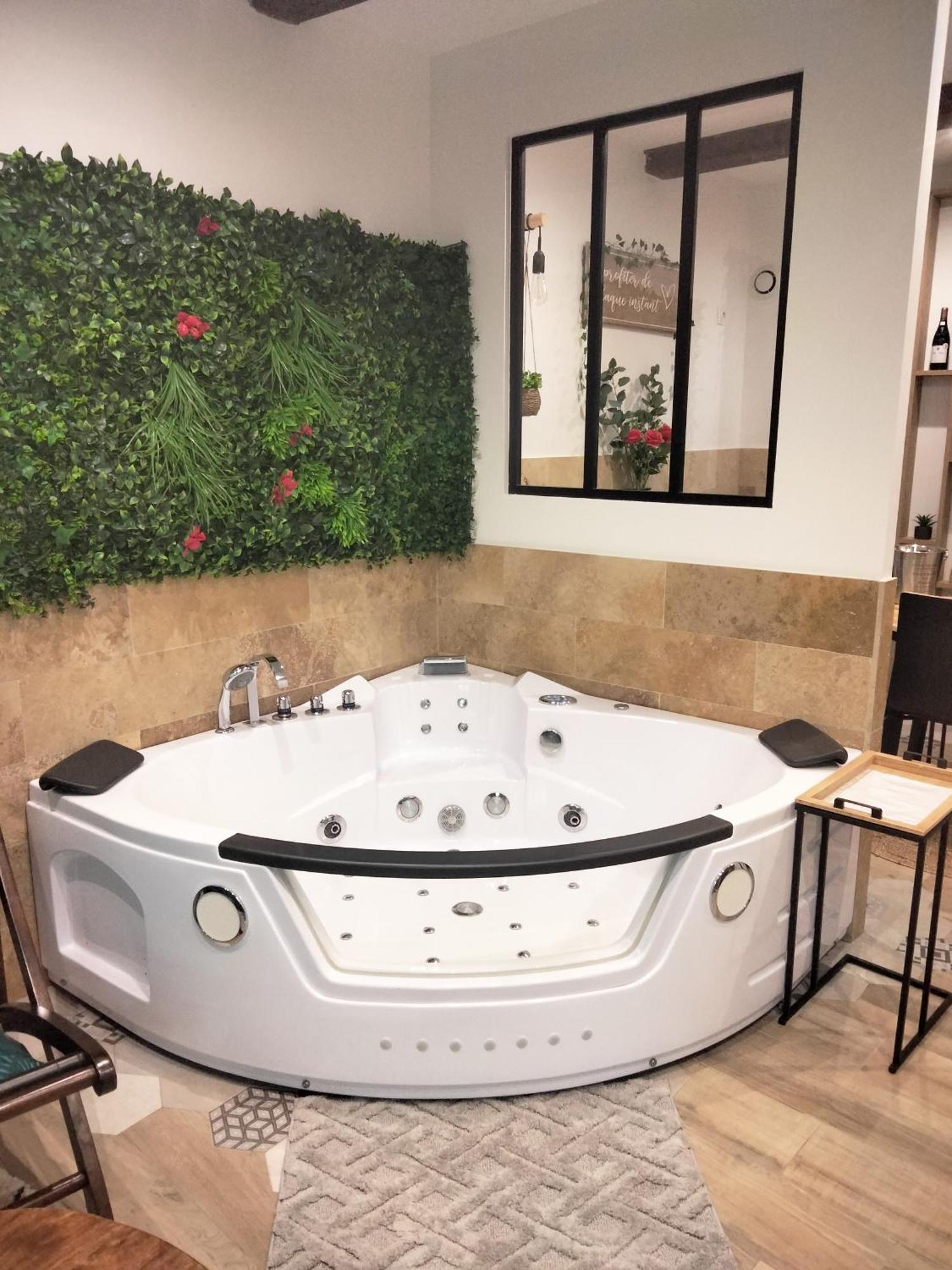 Maison Prestige Le Donjon Des Plaisirs Jacuzzi Montluel Экстерьер фото